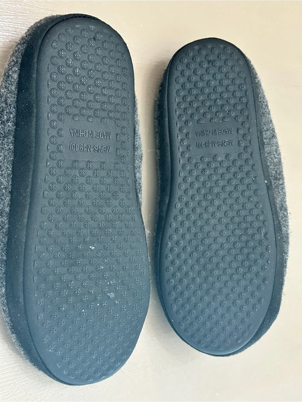 True Religion Mens Slippers Size M 9-10 Gray Felt Horseshoe Logo House Shoes